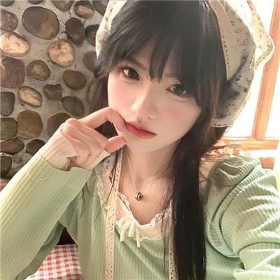 男孩在唱歌